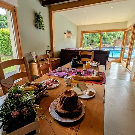 Spacieuse Avec Piscine, Et Hammam Bed & Breakfast 3*